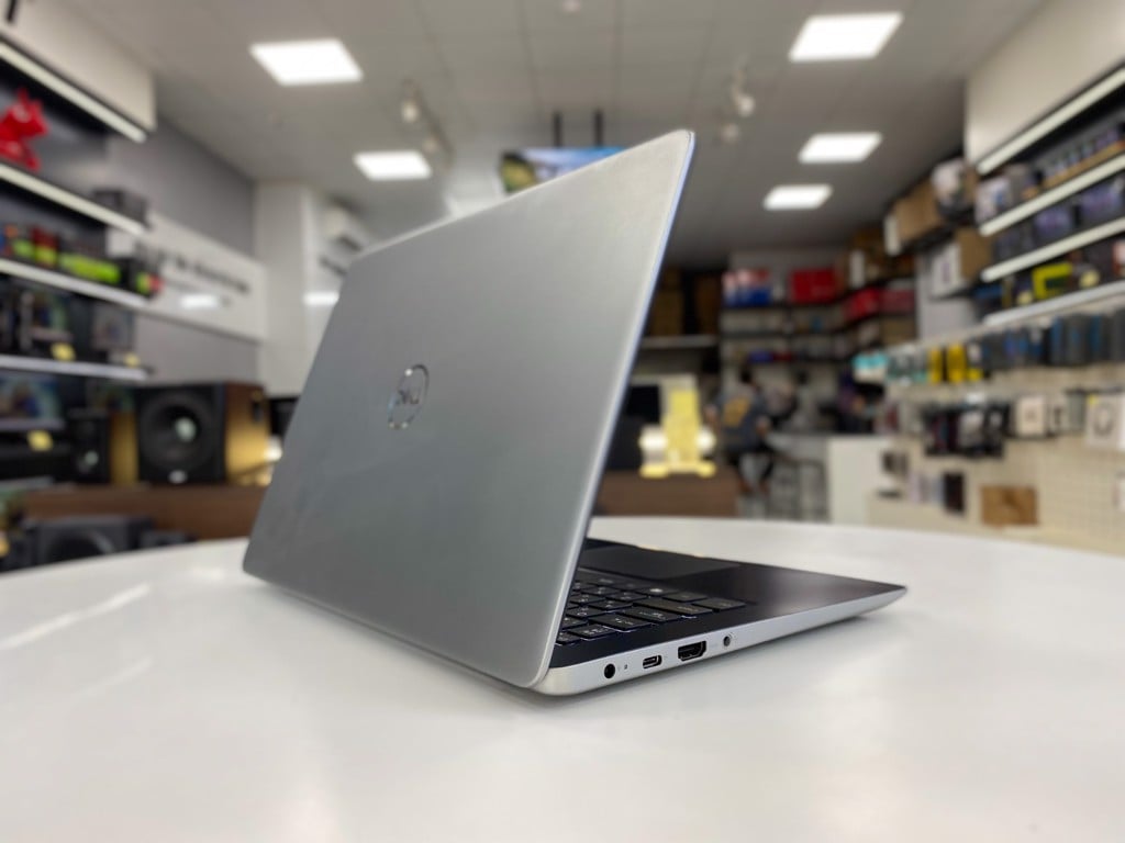 Laptop Dell Inspiron 5370 70146440_001